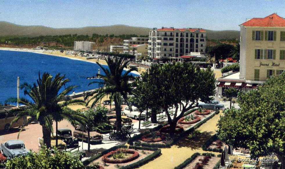83 Le Lavandou Les jardins et la Promenade.jpg